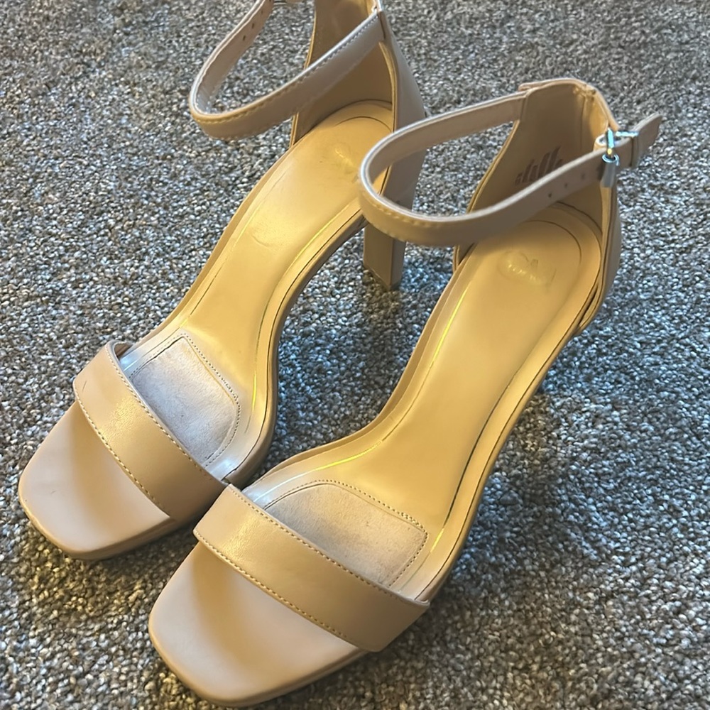 C&M beige heels